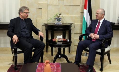 الحمد لله يستقبل السكرتير العام لمجلس الكنائس العالمي