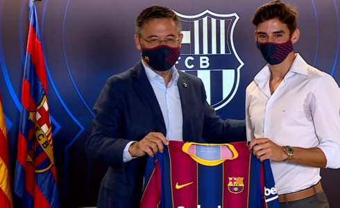 رئيس برشلونة يهرب من وسائل الإعلام 