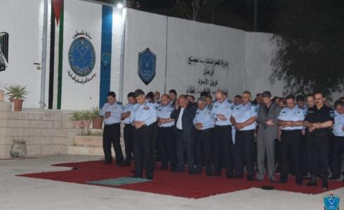 اللواء حازم عطا الله يأم بعناصر الشرطة في صلاح التراويح