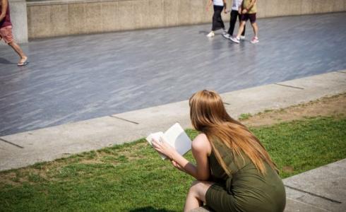 كم نحرق من السعرات أثناء القراءة؟