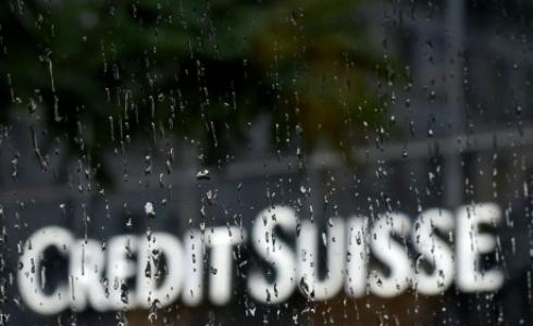 شعار بنك كريدي سويس على أحد فروعه في باسيل في سويسرا