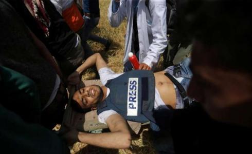 لحظة إصابة الشهيد الصحفي ياسر مرتجى برصاص الاحتلال