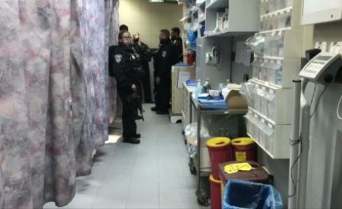 جنود الاحتلال يقتحمون مستشفى المقاصد بالقدس في وقت سابق (الجزيرة)