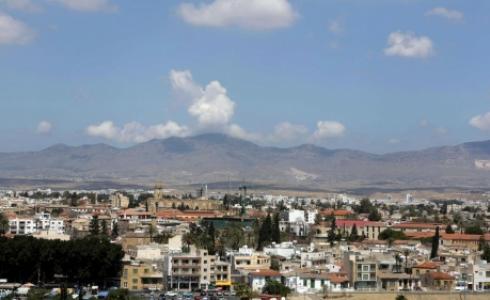 800 ألف من القبارصة اليونانيين يعيشون في الجزيرة، مقابل نحو 220 ألف من القبارصة الأتراك