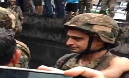 لحظة بكاء جندي في لبنان