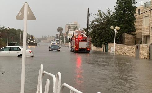 غرق شوارع ومركبات وتساقط للثلوج في إسرائيل