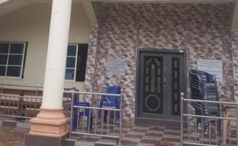 اقتحم المسلح الكنيسة أثناء قداس الأحد