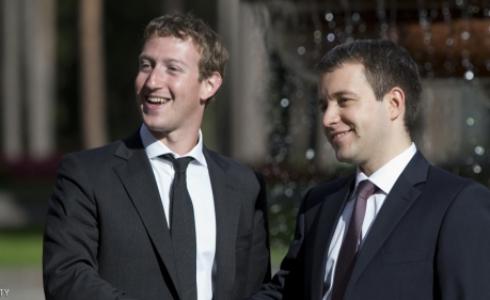 صورة تجمع وزير الاتصالات الروسي نيكولاي نيكيفوروف بمؤسس موقع فيسبوك مارك زوكربيرغ في موسكو - أرشيف