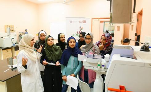 أطفال برنامج وجد ينفذون رحلة لكلية العلوم بالجامعة الإسلامية