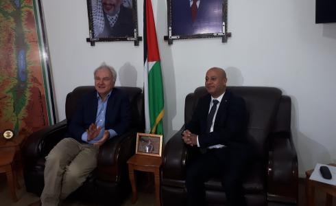 لقاء مدير عمليات وكالة الغوث وتشغيل اللاجئين الفلسطينيين أونروا في قطاع غزة ماتياس شمالي ورئيس دائرة شؤون اللاجئين الدكتور أحمد أبو هولي