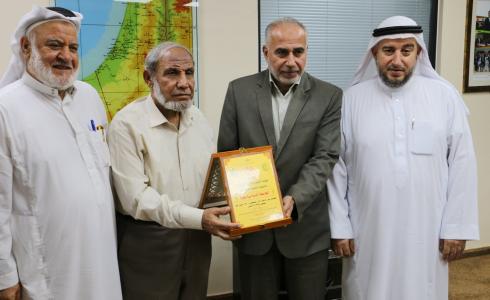 الزهار أثناء تهنئة الجامعة الإسلامية بحصولها على المرتبة الأولى 