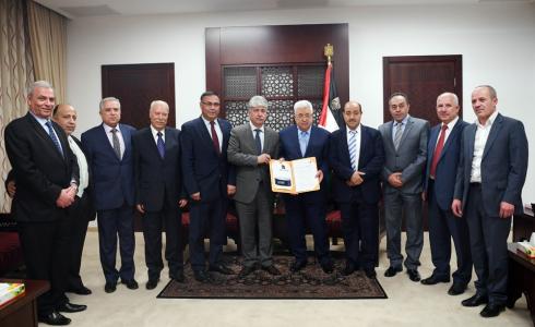 الرئيس محمود عباس اثناء لقاء هيئة التقاعد الفلسطينية في رام الله