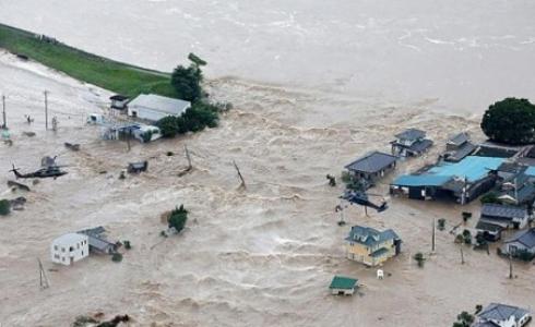 فيضان في أندونيسيا