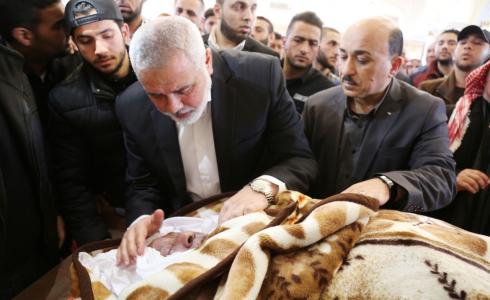 هنية يشارك في الصلاة على جثمان الحاج محمد الحساينة