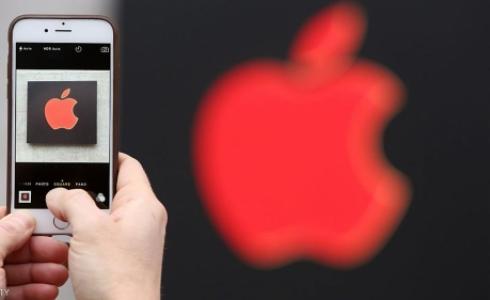 ابل باللون الاحمر