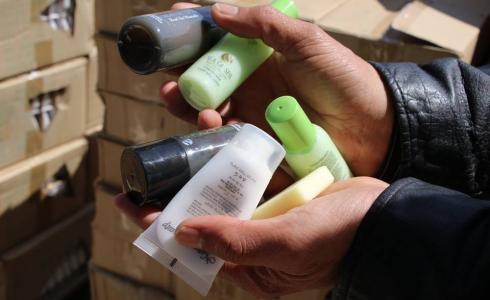  كريمات للجسم ومواد كيميائية في معر كرم أبو سالم