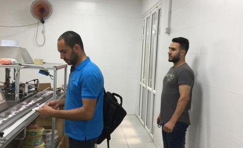 اقتصاد غزة تجري جولات على مصانع ومحال بيع الحقائب المدرسية