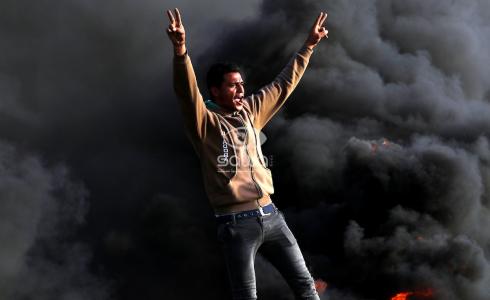 متظاهر مشارك في مسيرة العودة على حدود غزة