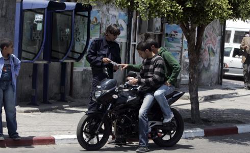 جهود لضبط الدراجات النارية ورسوم تأمينها - توضيحية