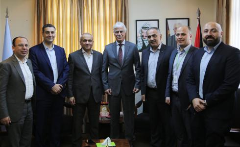 التربية والاتصالات الفلسطينية يبحثان آفاق التعاون المشترك