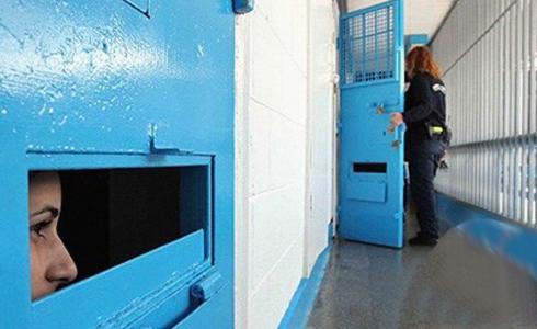 الاسرات في سجون الاحتلال