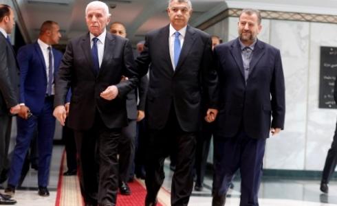 خلال توقيع اتفاق المصالحة بين فتح وحماس في القاهرة أكتوبر الماضي