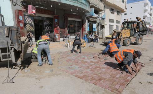 بلدية غزة تستخدم 7000 مترا من البلاط لصيانة الطرق