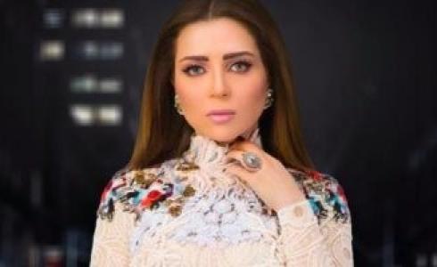 الفنانة مي عز الدين في مسلسل رسايل الرمضاني