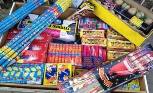 تحزيرات من بيع واستخدام الالعاب النارية