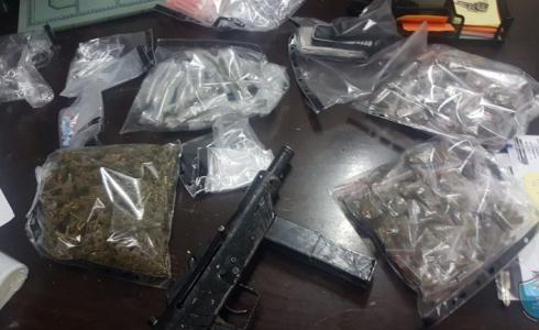 ضبط سلاح و مواد يشتبه أن تكون مخدرة في ضواحي القدس