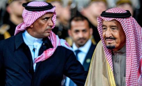 الملك سلمان برفقة حارسه عبد العزيز الفغم