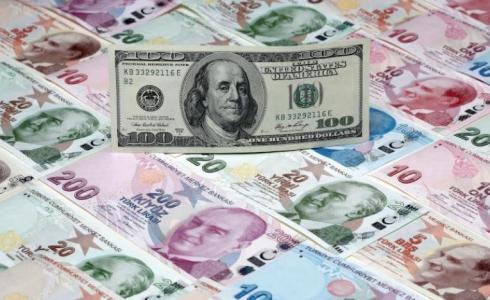 الليرة التركية تنهار أمام الدولار الأميركي بسبب قرار ترامب