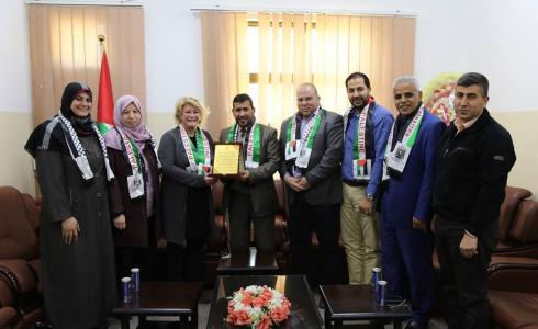 التربية والتعليم تُكرّم مديرة مكتب اليونيسف في غزة
