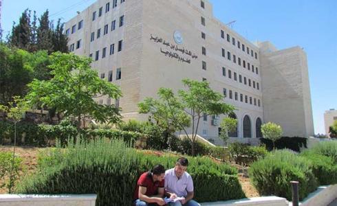 اصابات بانفجار نظام التدفئة المركزية في جامعة الخليل