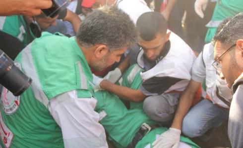  الخدمات تسعف العشرات وتستنكر استهداف اطقمها الطبية