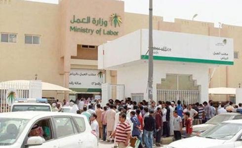 تراجع عدد الأجانب العاملين في السعودية!