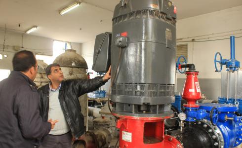 5700 عملية صيانة للآبار ومحطات الصرف الصحي  تجريها بلدية غزة