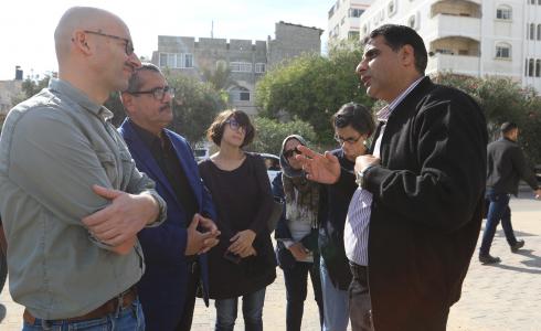 بلدية غزة تطلع وفد من الصليب الاحمر على مشاريع حيوية بغزة 