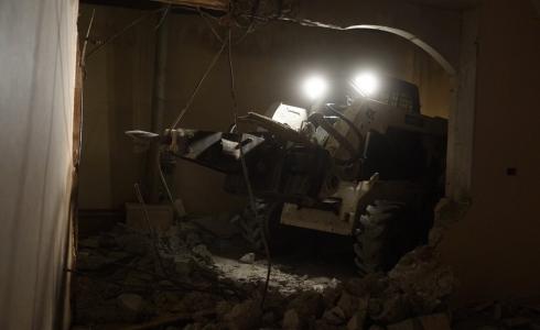 الاحتلال يدمر منزل عائلة الأسير عرفات ارفاعية في الخليل