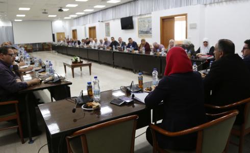 التربية والتعليم تنظم اجتماعاً لمديري الوحدات المهنية ومديري المدارس 