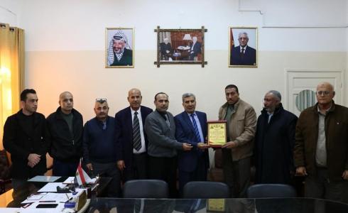 المكتب الحركي المركزي يكرم مجموعة من اقتصاديين أقاليم خان يونس