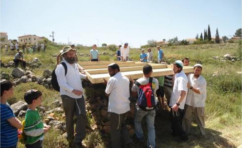 فلسطينيون يحتجزون مستوطنين داخل مغاره