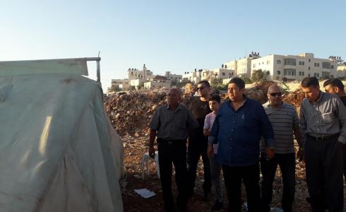 اللواء النتشة يتفقد العائلات التي هدم الإحتلال منازلها في القدس المحتلة 