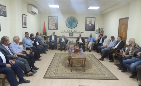 الوزير الحساينة يزور مقر جمعية رجال الاعمال بغزة
