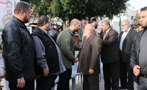 نواب محافظة غزة يقدمون واجب العزاء بالشهيد القسامي جرار