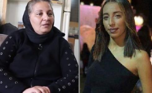 يارا أيوب ووالدتها