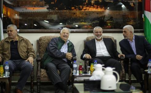 جانب من لقاء لجنة الانتخابات مع حماس والفصائل في غزة