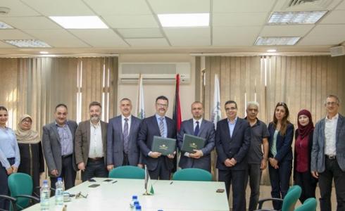 توقيع مذكرة تفاهم بين جامعة بيرزيت ومجلس الشاحنين