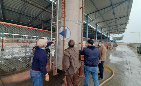 اقتصاد غزة تفحص خزانات الوقود في معبر رفح التجاري