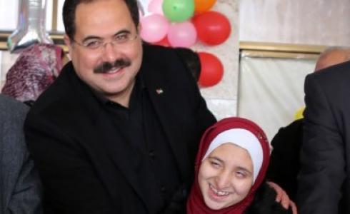 صيدم يرسم الفرحة على وجه طالبة كفيفة